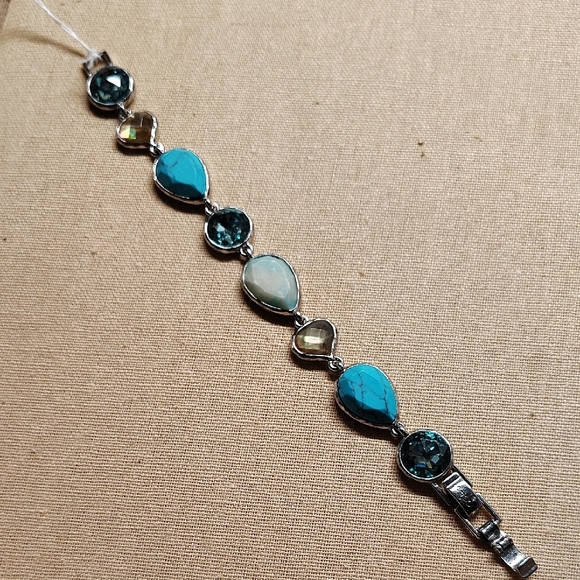 Chloe + Isabel Minaret Hammered Bracelet - Picture 4 of 4